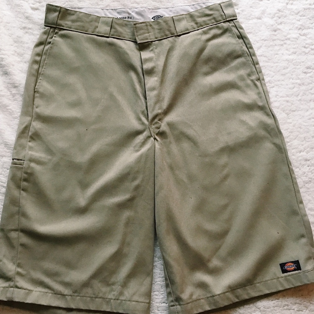 DICKIE’S - MEN’S TAN LOOSE FIT SHORTS